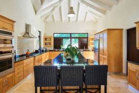 Live In The Lap Of Luxury
