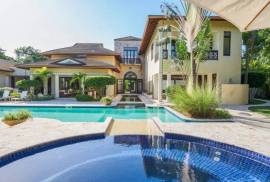 Live In The Lap Of Luxury