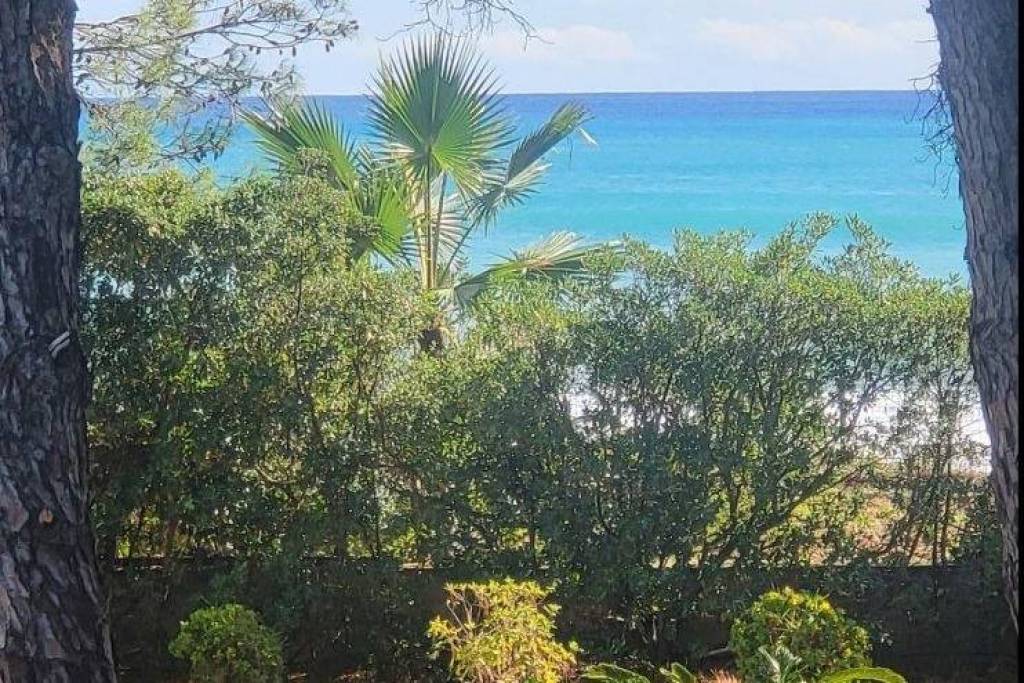 Luxury 5 bed Sea Front Villa for sale in SIMERI CRICHI Calabria