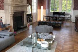 Luxury Left Wing Of Chateau de la Breviere For Sale in Saint-Jean-aux-Bois