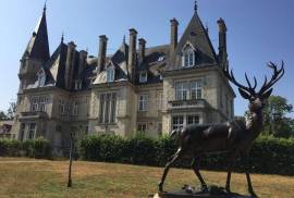 Luxury Left Wing Of Chateau de la Breviere For Sale in Saint-Jean-aux-Bois