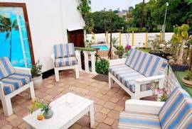 Superb 9 Bed Guest House For Sale in Queensburgh Durban South