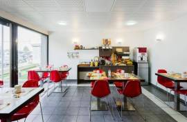 Stunning 1 Bed Leaseback Apartment For Sale in Orleans