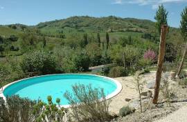 Stunning 8 Bedroom Farmhouse And Vineyard For Sale in Gualdo Tadino Umbria