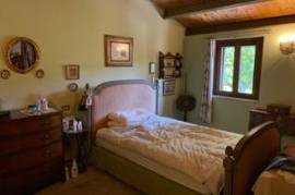 Stunning 8 Bedroom Farmhouse And Vineyard For Sale in Gualdo Tadino Umbria