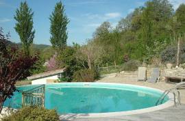 Stunning 8 Bedroom Farmhouse And Vineyard For Sale in Gualdo Tadino Umbria