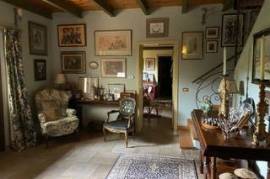 Stunning 8 Bedroom Farmhouse And Vineyard For Sale in Gualdo Tadino Umbria