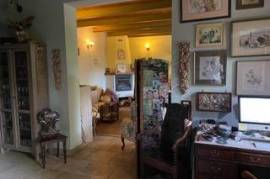 Stunning 8 Bedroom Farmhouse And Vineyard For Sale in Gualdo Tadino Umbria