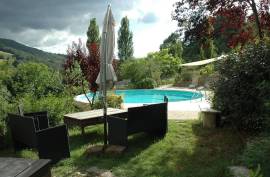 Stunning 8 Bedroom Farmhouse And Vineyard For Sale in Gualdo Tadino Umbria