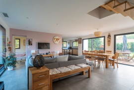 Stunning 5 Bedroom Villa For Sale in Biscarrosse Atlantic Coast South West