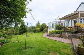 Stunning 4 Bedroom Cottage with Stunning Gardens For Sale Near Edinburgh