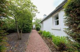 Stunning 4 Bedroom Cottage with Stunning Gardens For Sale Near Edinburgh