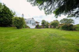 Stunning 4 Bedroom Cottage with Stunning Gardens For Sale Near Edinburgh