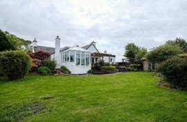 Stunning 4 Bedroom Cottage with Stunning Gardens For Sale Near Edinburgh