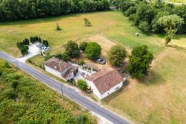 Stunning 4 bed Villa With Separate 3 bed Gite For Sale in Combiers Charente