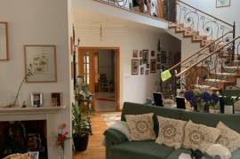 Luxury 4 Bed Villa For Sale in Porto