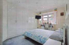 Stunning 4 Bed Semi Detached House For Sale in Pinner Middlesex United