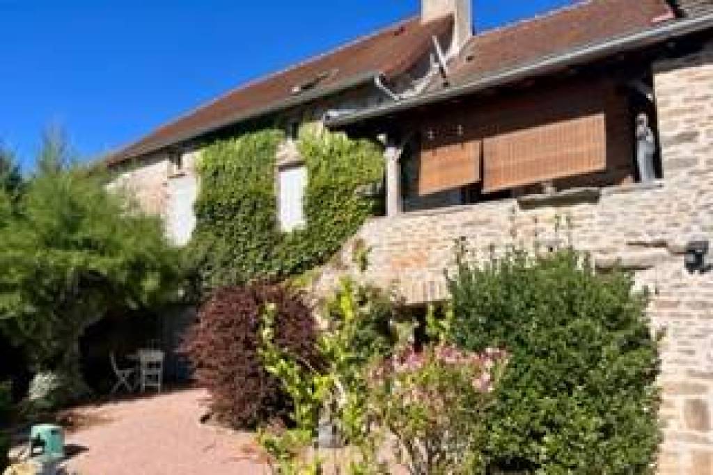 Excellent 3 Bed House For Sale in Saint Clement sur Guye Saone et Loire in