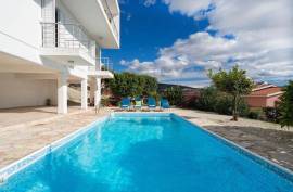 Luxury 3 bed Villa For Sale in Peyia Paphos