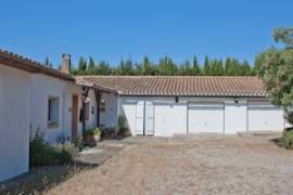 PRICE REDUCTION Single storey, private, 4 bedrooms, 7600 m2, tranquil