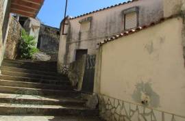 Mid terrace 2 Bedroom cottage near Lousa in Central Portugal