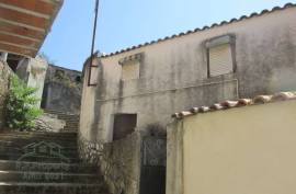 Mid terrace 2 Bedroom cottage near Lousa in Central Portugal