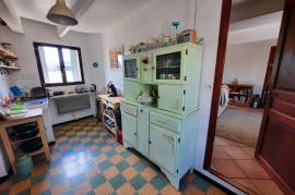 Village House With 73 M2 Of Living Space, Terrace And Cellars/workshops.