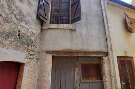 Nice Village House With 82 M2 Of Living Space, Cellar Of 50 M2, Roof Terrace And Attic.