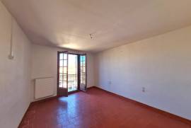 Pleasant City House With 145 M2 Of Living Space, Terrace And Private Parking In A Quiet Area.