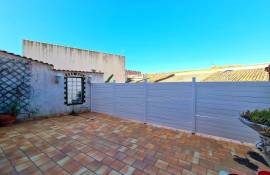 Pleasant City House With 145 M2 Of Living Space, Terrace And Private Parking In A Quiet Area.