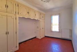 Pleasant City House With 145 M2 Of Living Space, Terrace And Private Parking In A Quiet Area.
