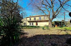 Superb Character Property With 311 M2 Of Living Space, Annexe And Park Of 1660 M2. Unique