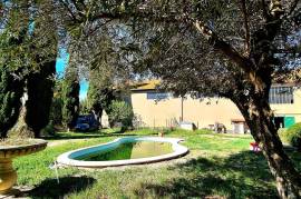 Superb Character Property With 311 M2 Of Living Space, Annexe And Park Of 1660 M2. Unique
