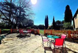 Superb Character Property With 311 M2 Of Living Space, Annexe And Park Of 1660 M2. Unique