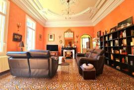 Superb Character Property With 311 M2 Of Living Space, Annexe And Park Of 1660 M2. Unique