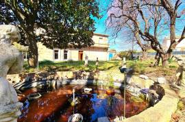 Superb Character Property With 311 M2 Of Living Space, Annexe And Park Of 1660 M2. Unique