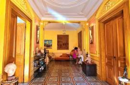 Superb Character Property With 311 M2 Of Living Space, Annexe And Park Of 1660 M2. Unique