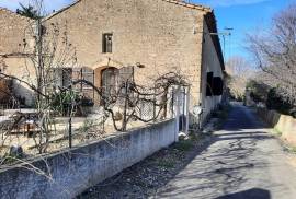 Former Farm/wine Making Property Offering 2 Accomodations Of 560 M2 And 100 M2 On 3.5 Hectares.