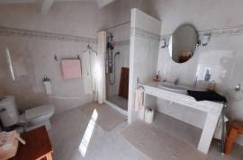 Former Farm/wine Making Property Offering 2 Accomodations Of 560 M2 And 100 M2 On 3.5 Hectares.