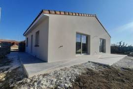 New Single Storey Villa With 105 M2 Of Living Space On A 352 M2 Plot.