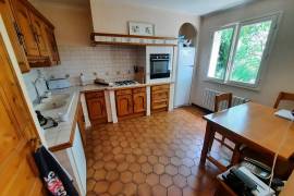 Pretty Villa Divided Into 2 Apartments With Terrace And Garage On A 560 M2 Plot With Pool.