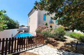 Unique Bourgeoise House With Pool