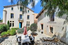 Unique Bourgeoise House With Pool