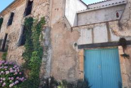 Village House To Refresh With Terrace And Cellars, Workshops