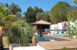 Detached House with Swimming Pool and Three Guest Gites