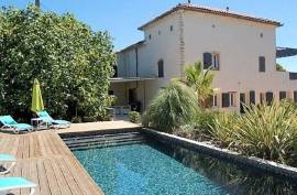 Detached House with Swimming Pool and Three Guest Gites