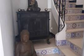 Detached Villa with Apartment and Lovely Garden