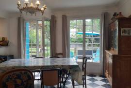 Detached Villa with Apartment and Lovely Garden