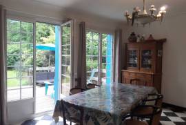 Detached Villa with Apartment and Lovely Garden