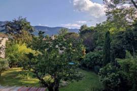 Detached Villa with Apartment and Lovely Garden